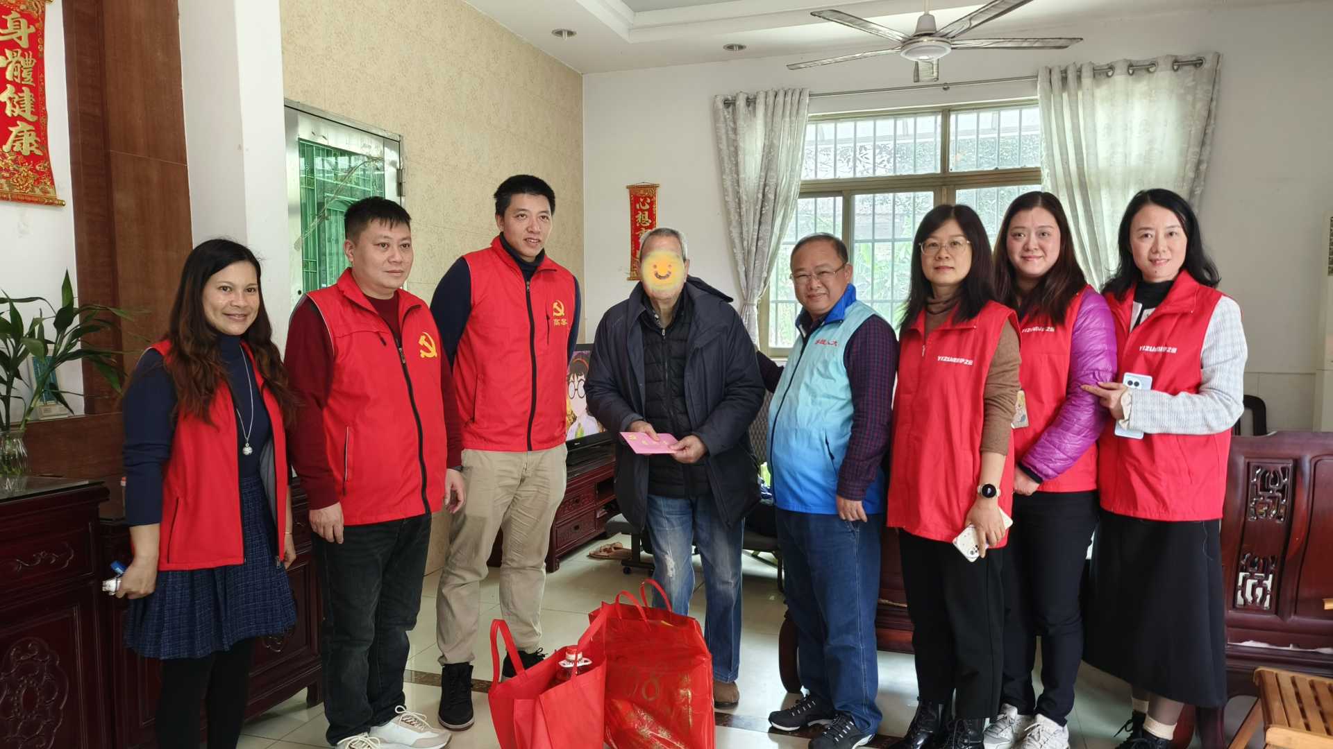 節前送溫暖 走訪暖人心 ——伊之密黨委春節前夕走訪慰問困難群眾