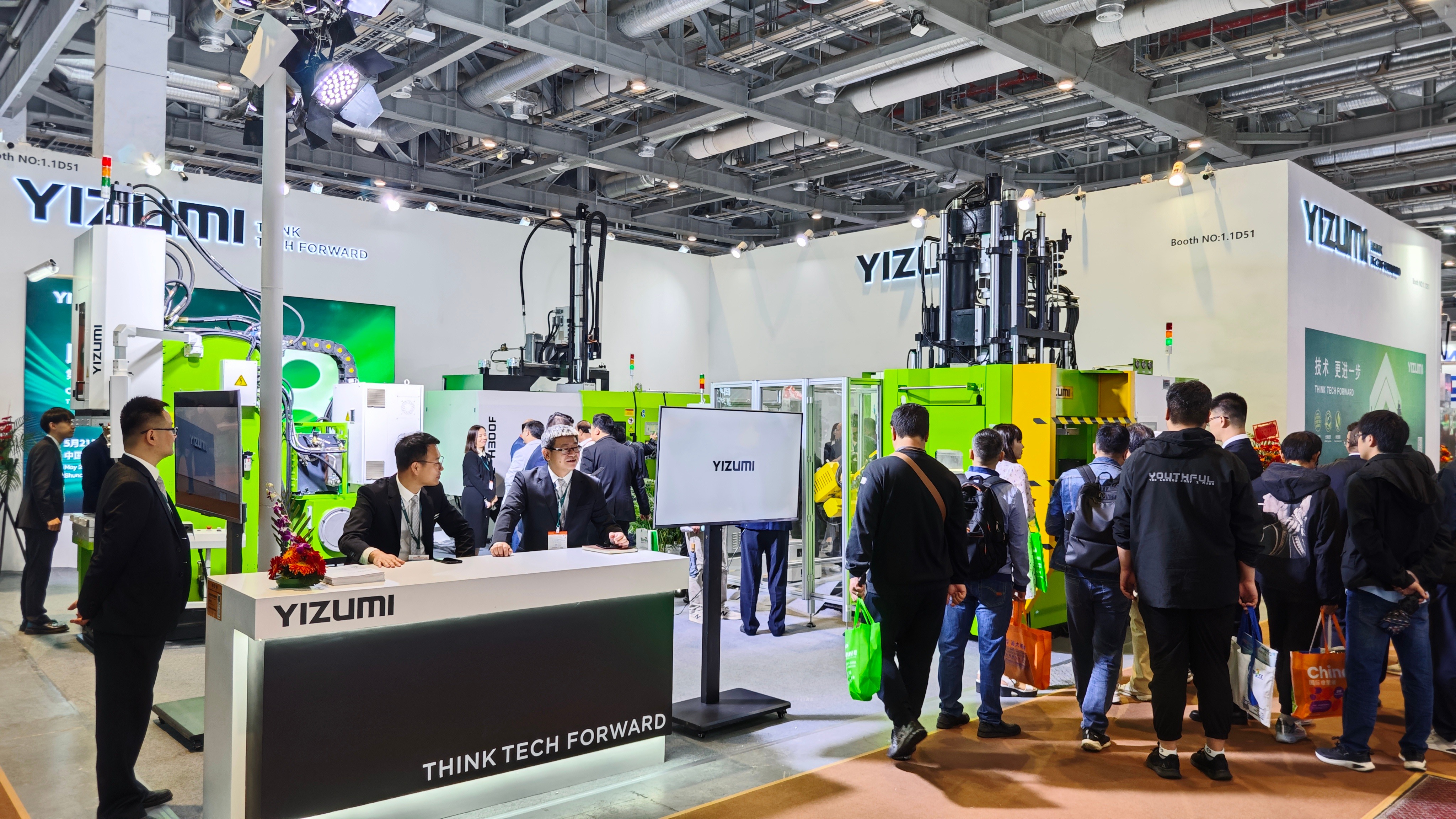 CHINAPLAS 2024開幕 | 伊之密橡膠機攜三款不同設計形態機型亮相橡塑行業盛宴