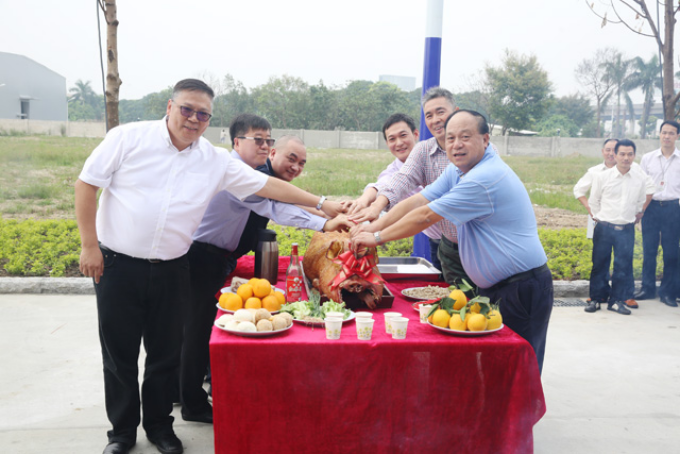 伊明模具正式投產(chǎn) english 201611181137.png